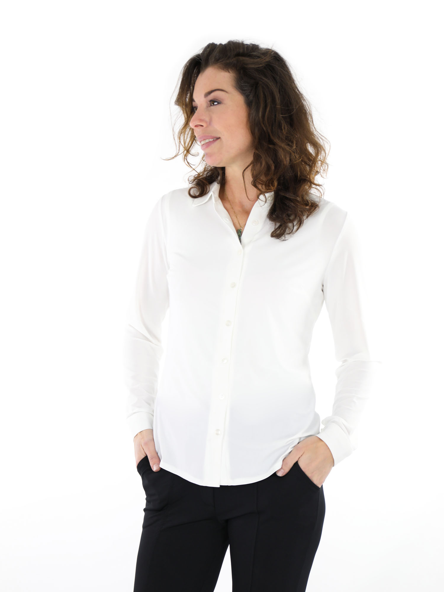 angelle-milan-travelstof-blouse-in-egaal-off-white