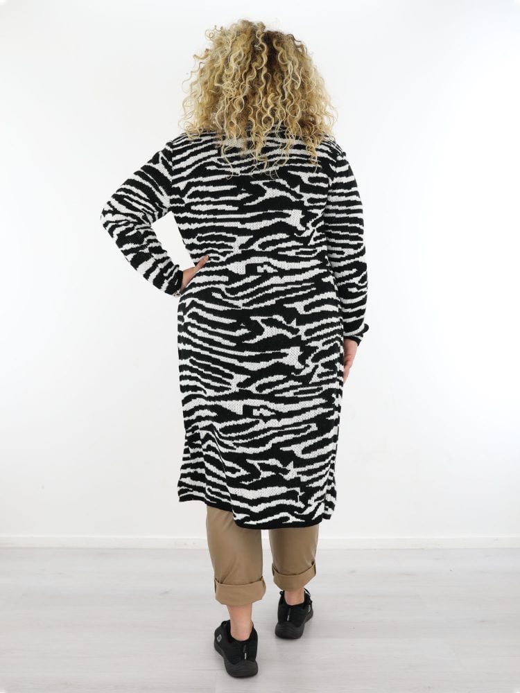plus-size-lang-zebraprint-vest-in-zwart-wit-met-zakken