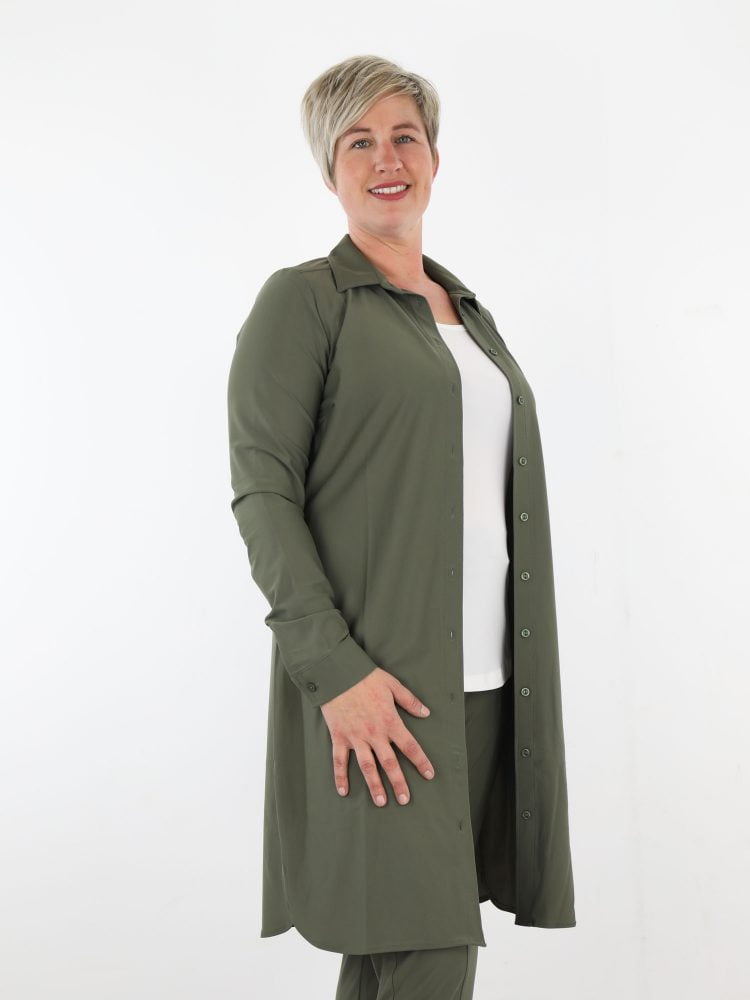 travel-blouse-in-army-groen-lang-van-angelle-milan-exclusive
