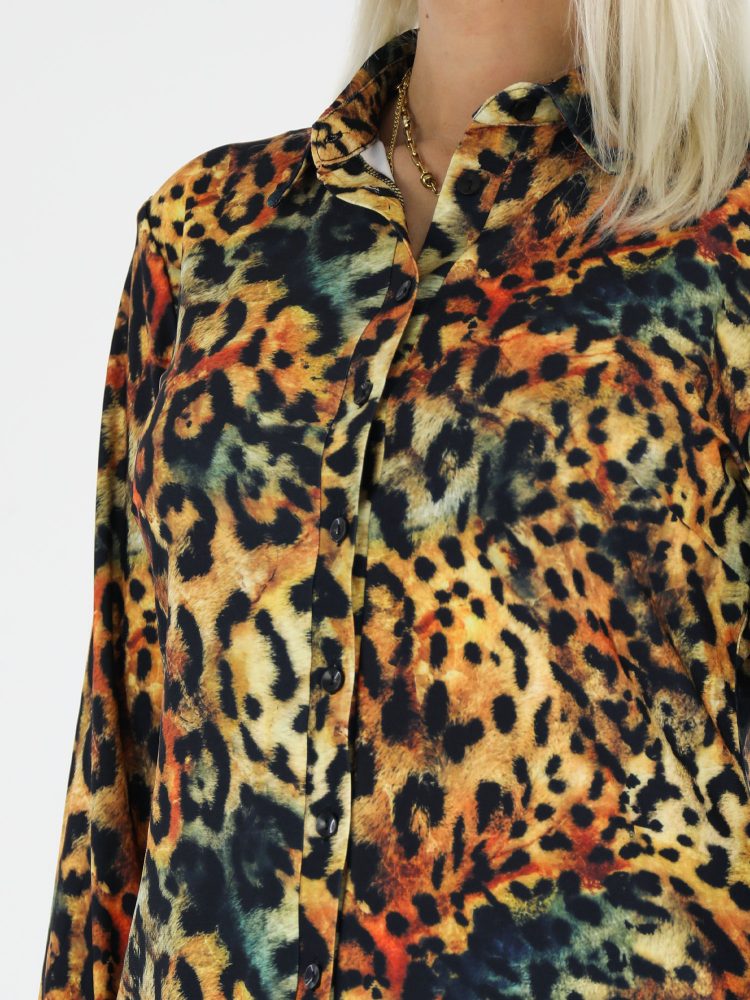 angelle-milan-travel-blouse-met-multicolor-leopard-print