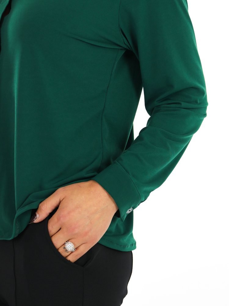 blouse-van-travelstof-in-groen-gekleurd-merk-thombiq