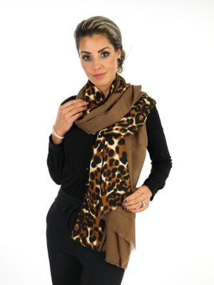 bruin-zwarte-sjaal-met-leopardprint