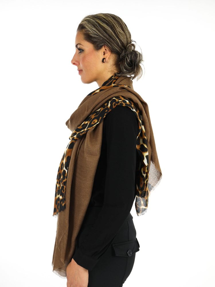 leopard-sjaal-in-bruin-met-zwarte-tinten