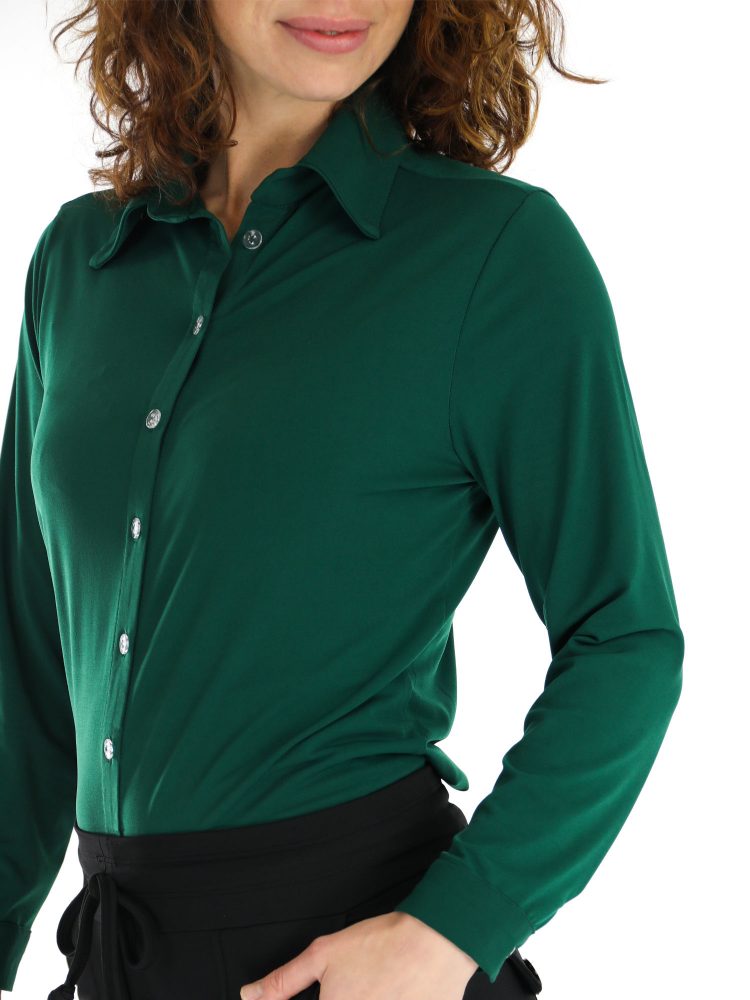 thombiq-blouse-van-travelstof-in-groen