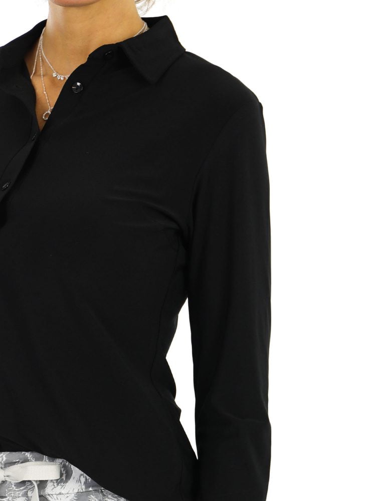 thombiq-travel-blouse-in-egaal-zwart-gekleurd