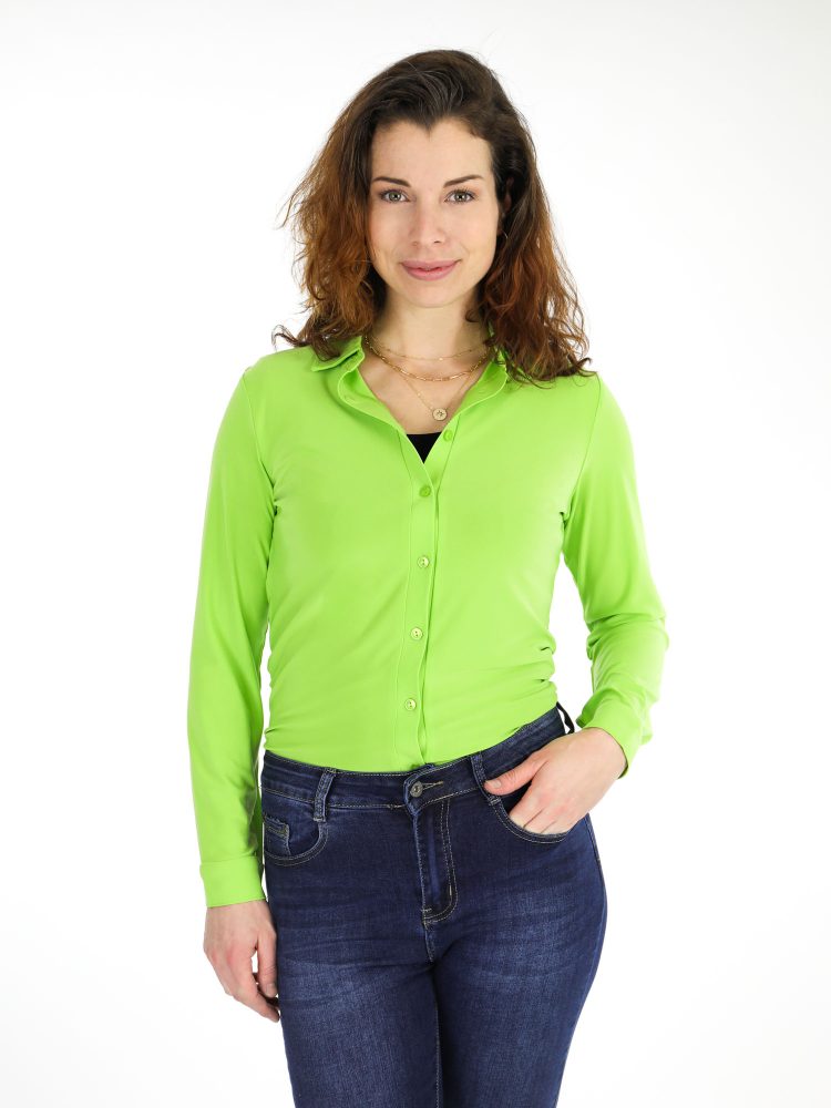 blouse-van-travelstof-in-kiwi-groen-van-angelle-milan