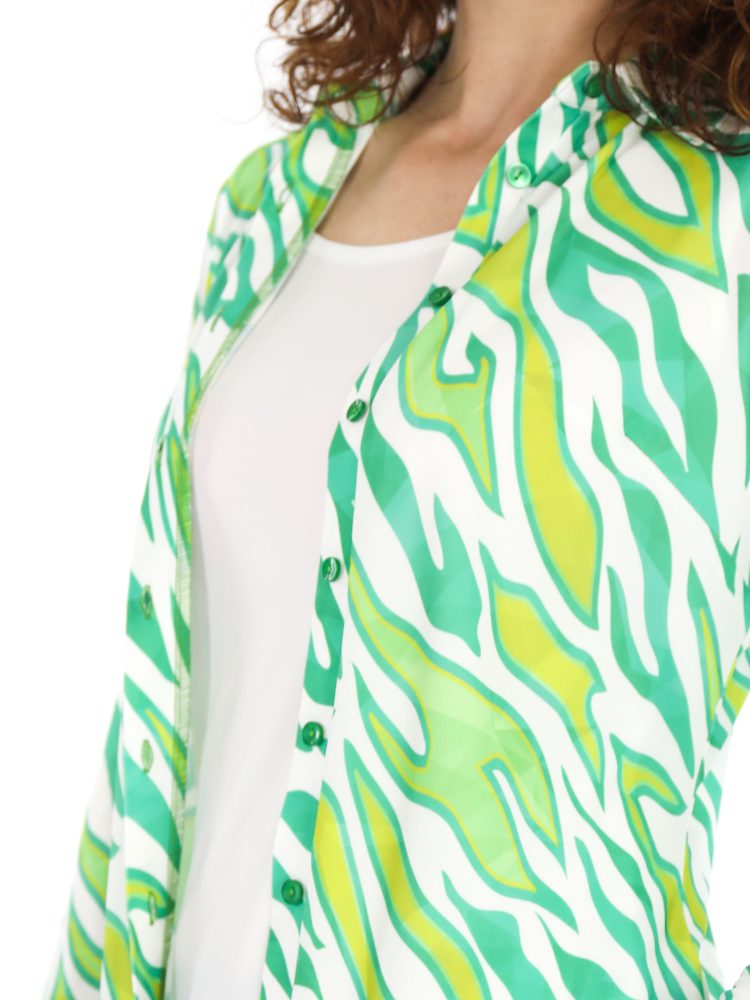 travelstof-blouse-van-angelle-milan-in-een-groen-met-witte-vlammenprint