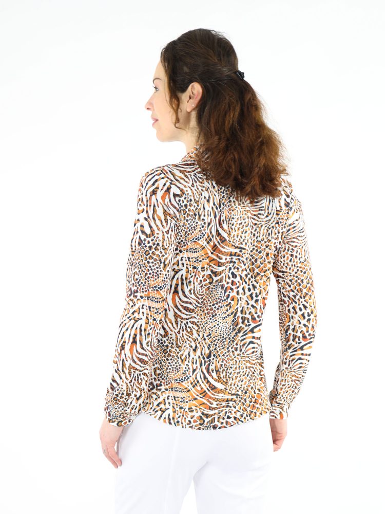 dierenprint-blouse-in-wit-en-cognac-van-angelle-milan-travelstof