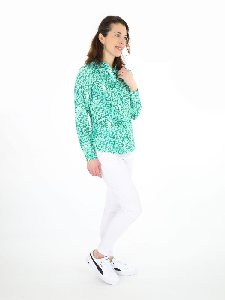 groene-travelstof-blouse-met-leopardprint-van-angelle-milan