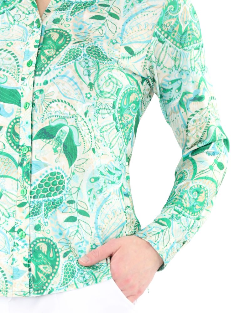 travelstof-blouse-van-angelle-milan-met-een-groene-paisley-print