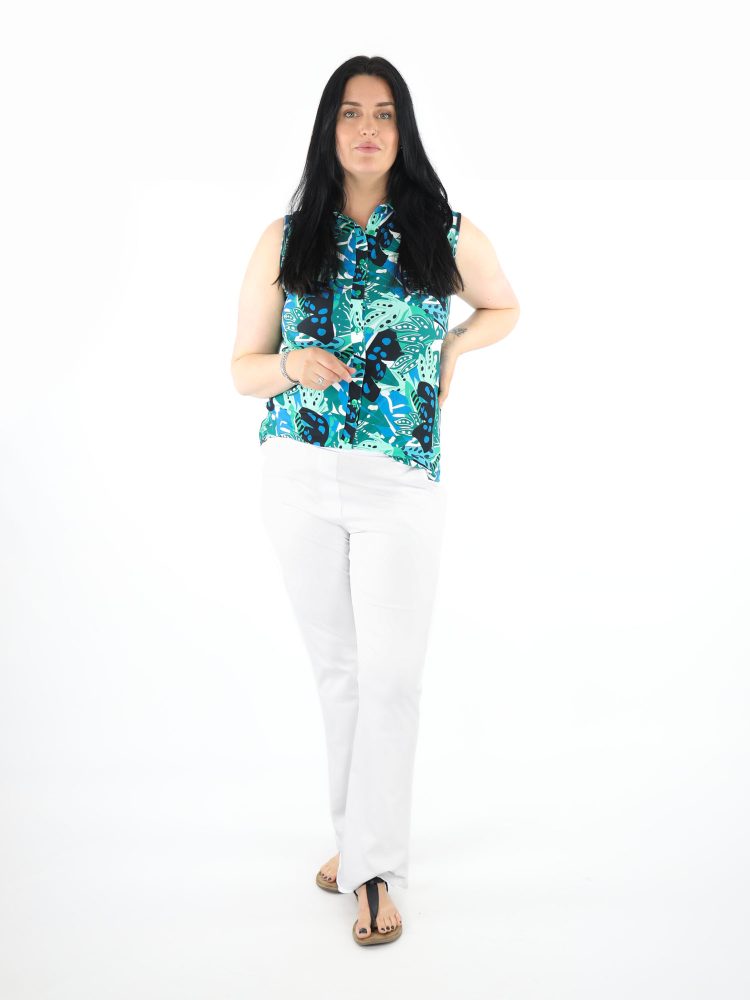 angelle-milan-travel-blouse-met-bladprint-zonder-mouw-in-groen-en-blauw