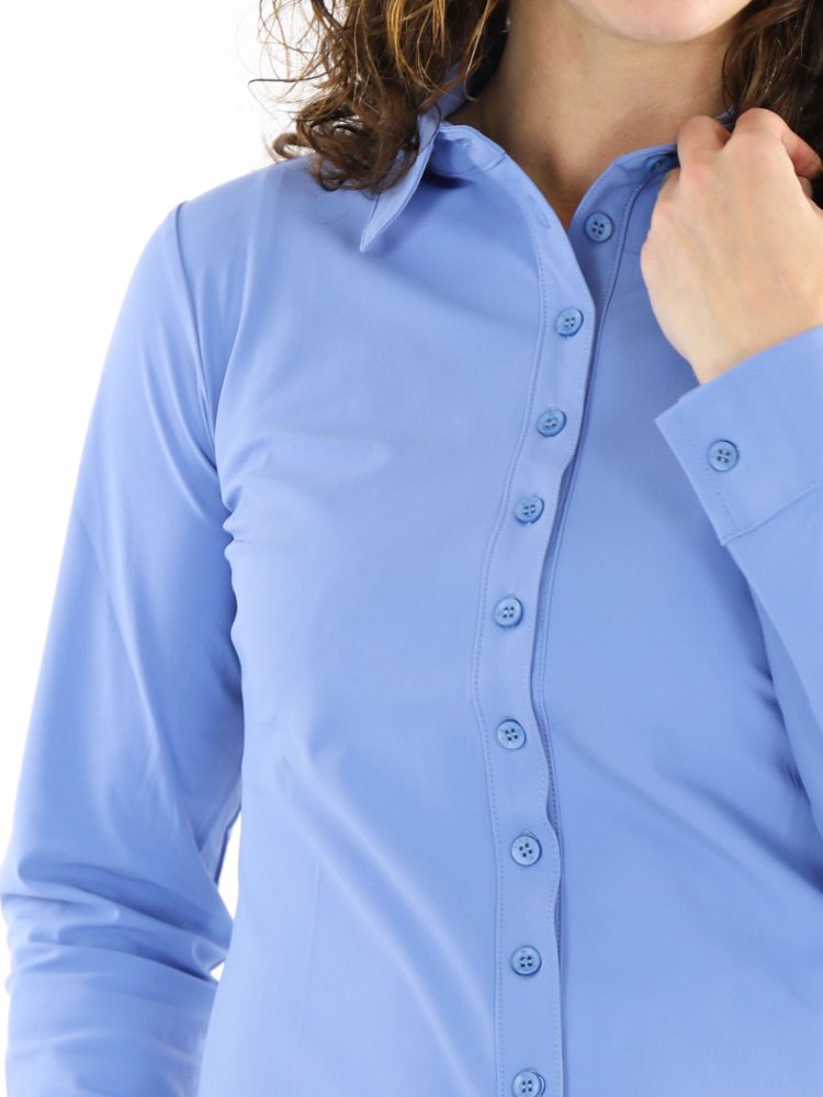 blouse-van-travelstof-in-egaal-ice-blue-van-mi-piace