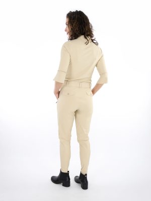 travelstof-beige-jumpsuit-van-mi-piace-met-zakken