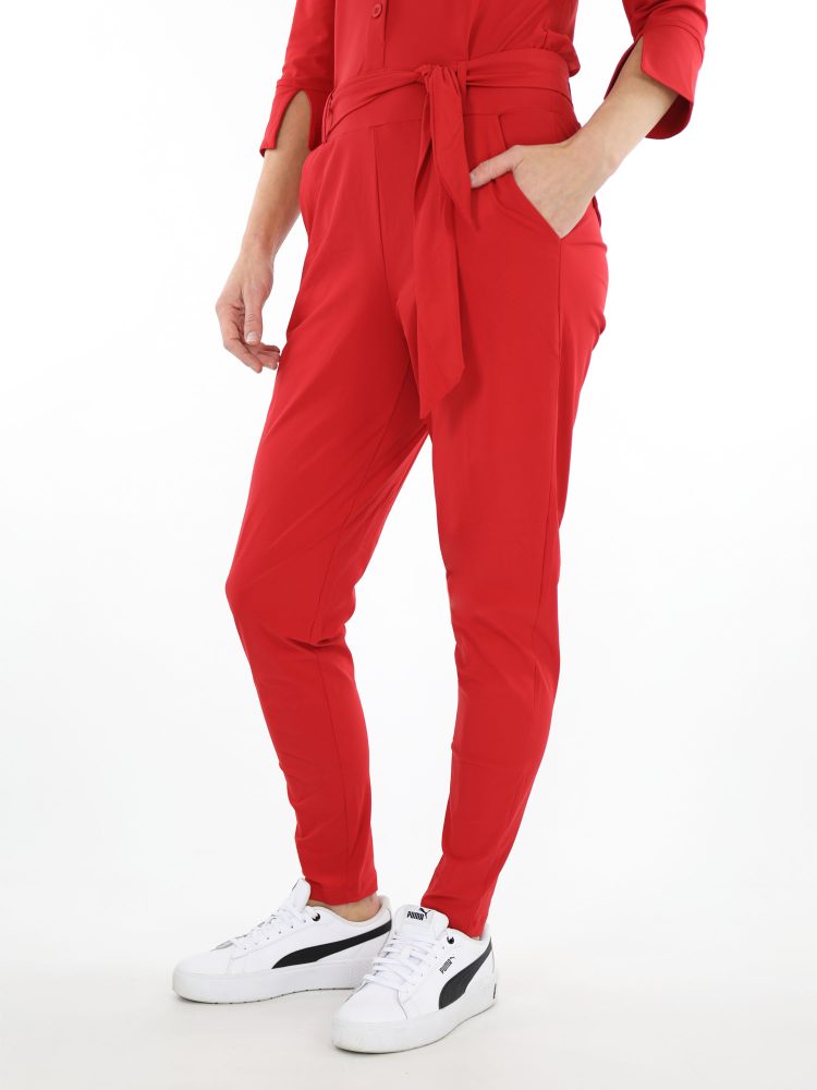 travelstof-rood-jumpsuit-van-Mi-Piace