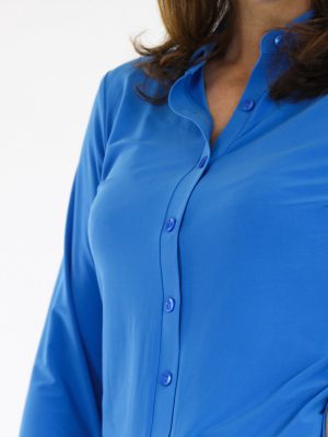 angelle-milan-egaal-blauwe-travelstof-blouse