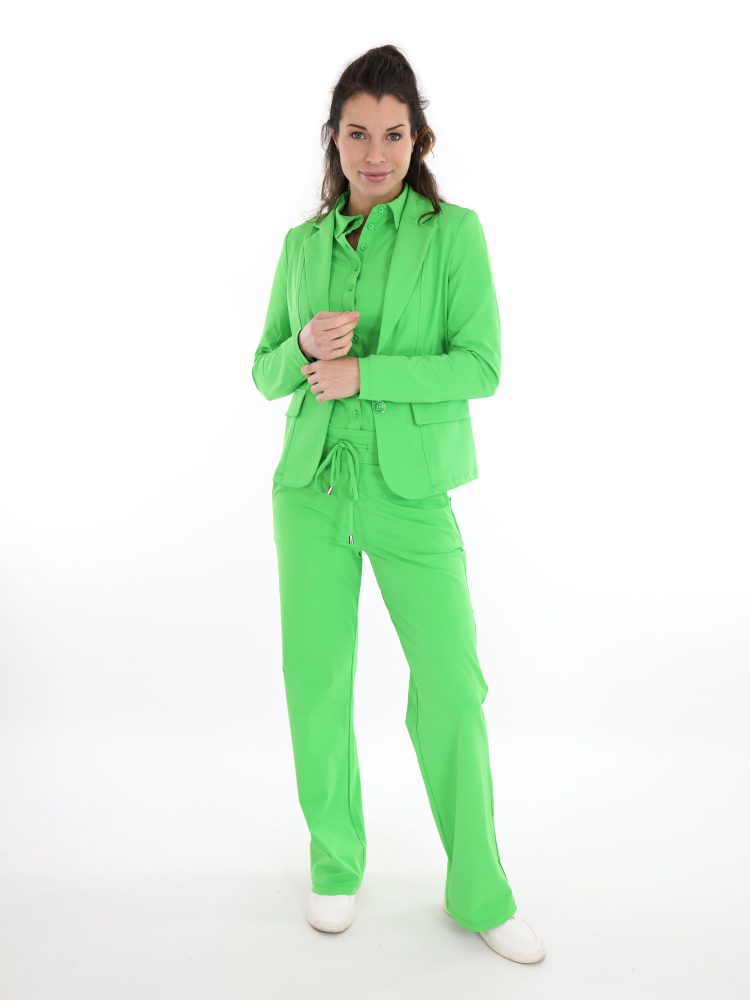 mi-piace-korte-travel-blazer-in-een-appel-groene-kleur