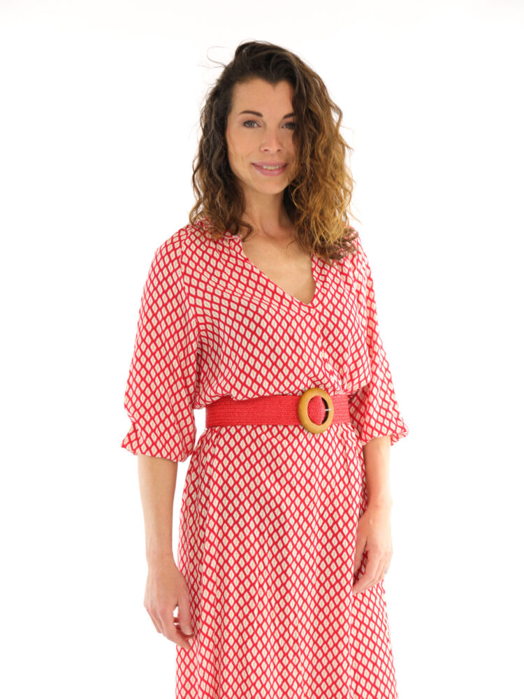 lange-jurk-van-savinni-met-een-beige-rode-geruite-print