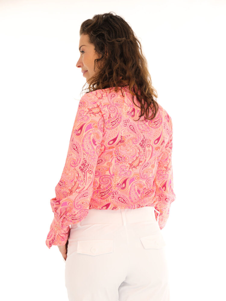 paisley-blouse-van-travelstof-in-roze-met-mouwdetail-van-mi-piace