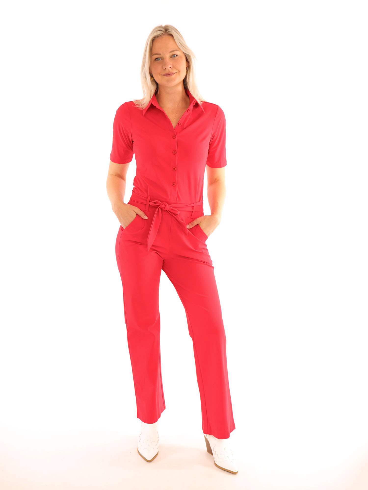 summer-red-travelstof-jumpsuit-straight-met-tailleband-van-mi-piace