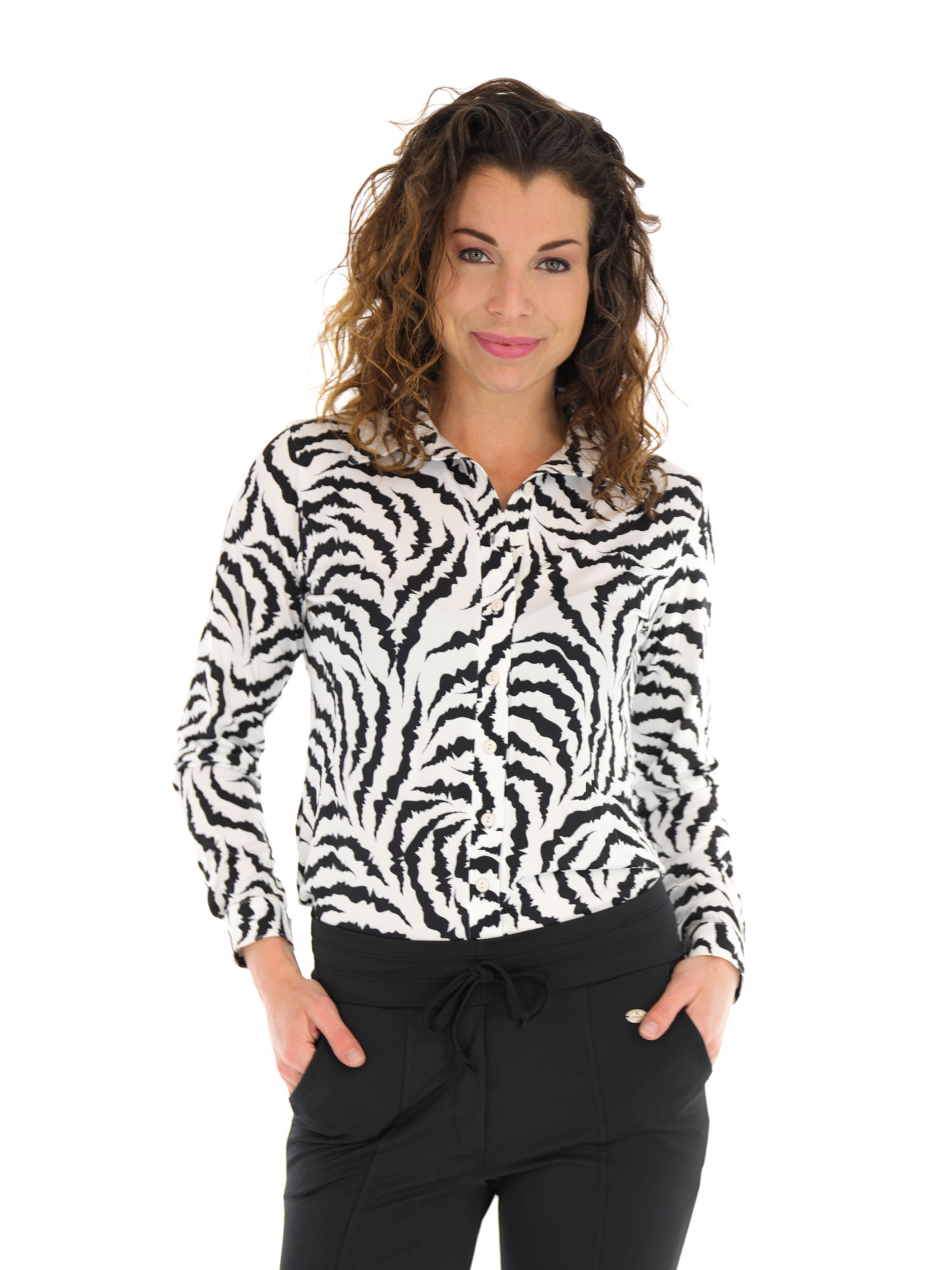 zebra-travel-blouse-van-angelle-milan-in-zwart-wit