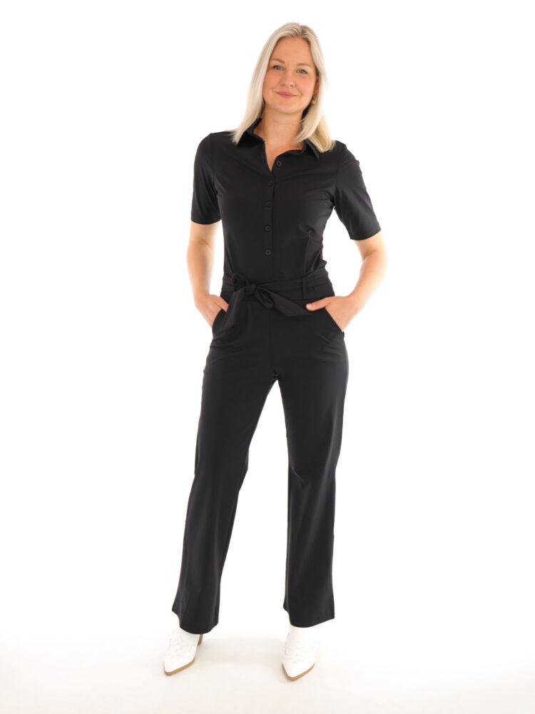 zwarte-travelstof-jumpsuit-straight-met-tailleband-van-mi-piace