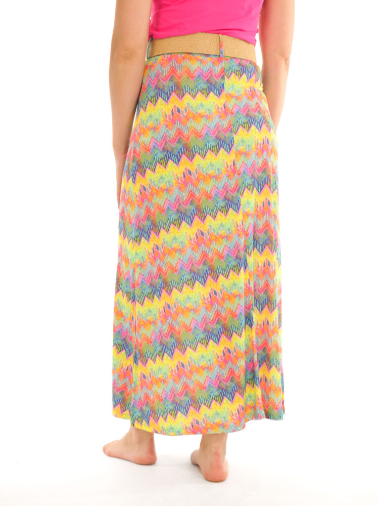 rok van travelstof met multi color zig zag print en geweven riem