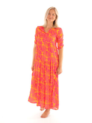 oranje-lange-jurk-met-fuchsia-print-van-savinni