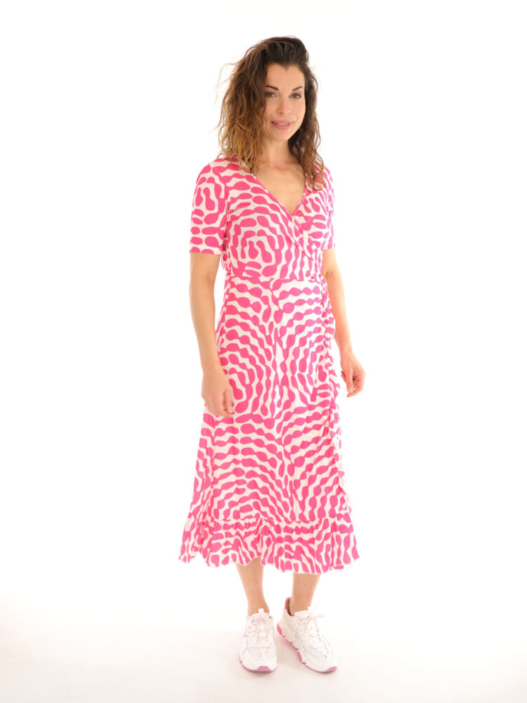wit-roze-travelstof-jurk-met-overslag-en-print-van-angelle-milan