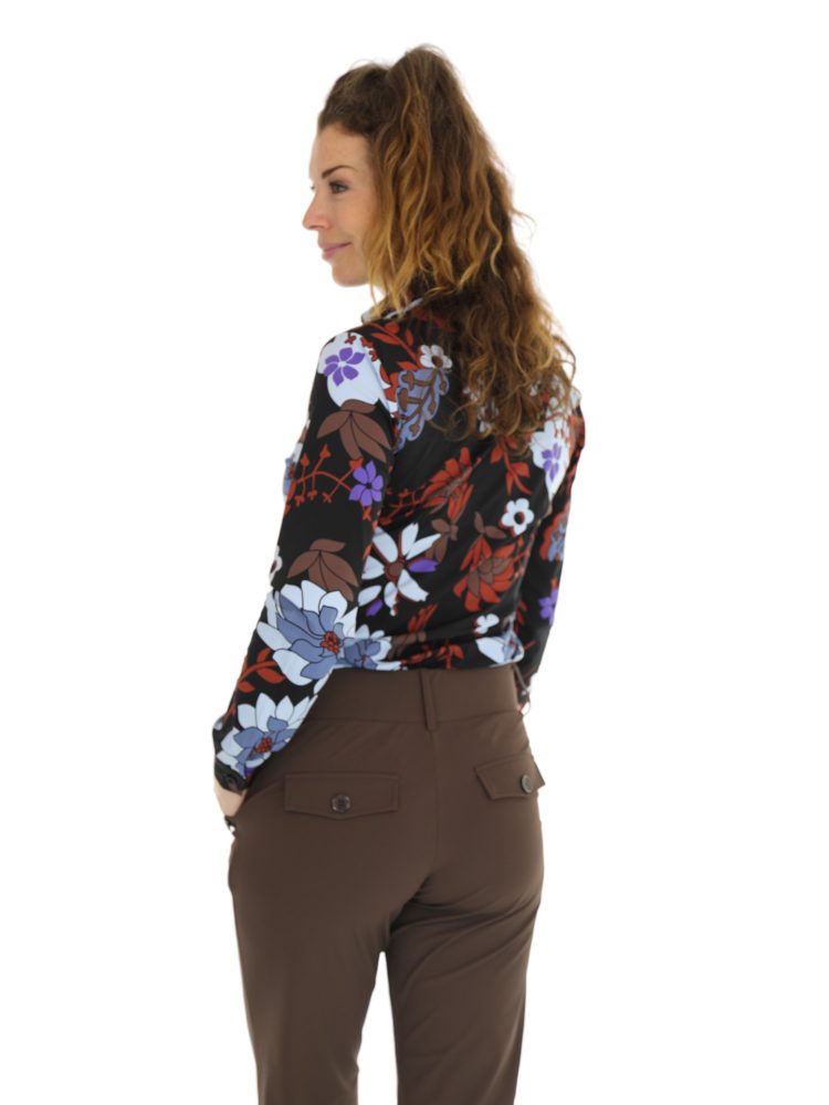 60840-travelstof-blouse-met-flowerprint-Mi-Piace-zwart