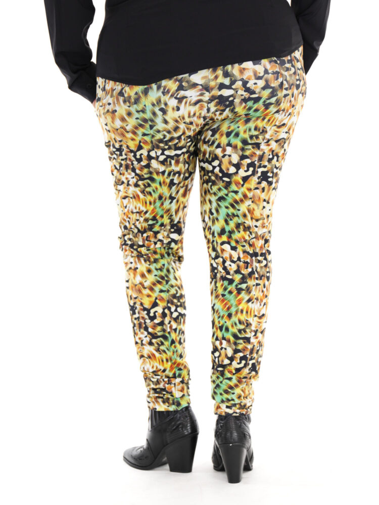 grote-maten-broek-van-travelstof-met-multicolor-camouflage-print-thombiq