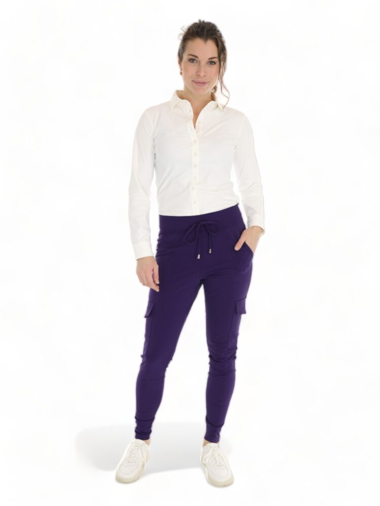 aubergine-paarse-travelstof-cargo-broek-slim-van-mi-piace