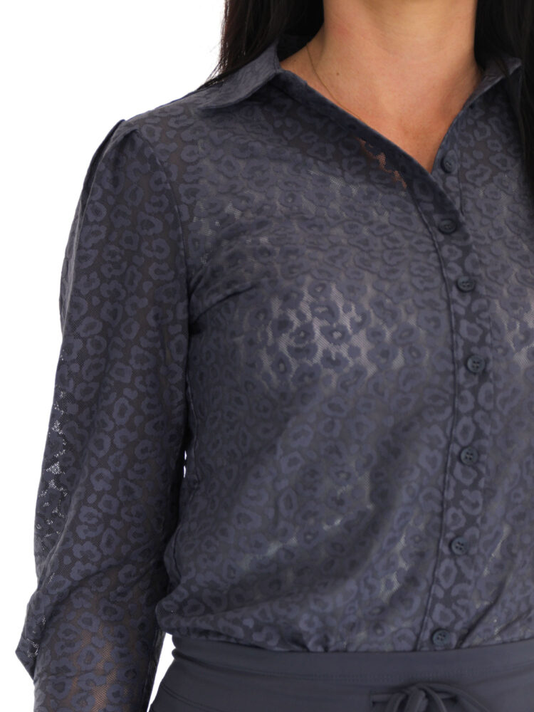 kanten-travel-blouse-van-mi-piace-202376-in-donker-grijs-met-luipaard-print