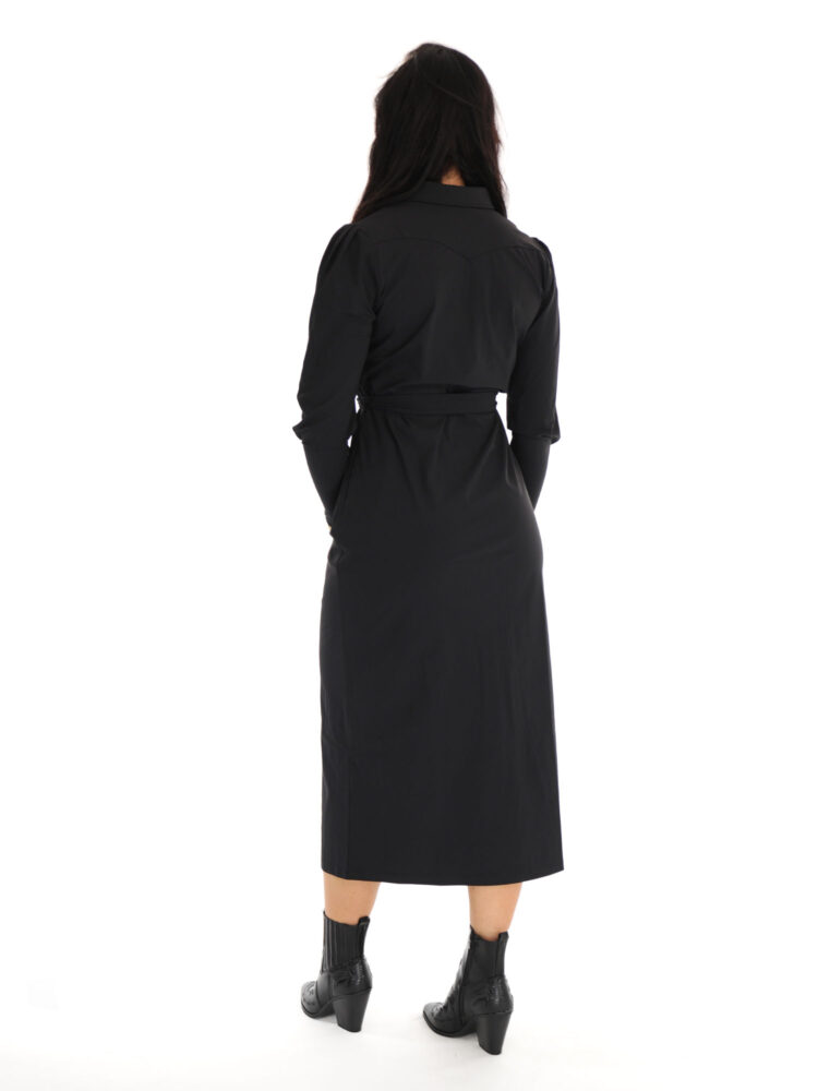 knoopjes-jurk-van-travelstof-met-tailleband-in-egaal-zwart-mi-piace