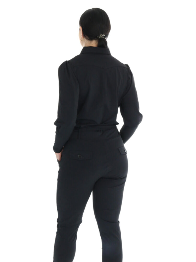 202349-jumpsuit-van-mi-piace-in-het-zwart-met-lange-mouwen-van-travelstof