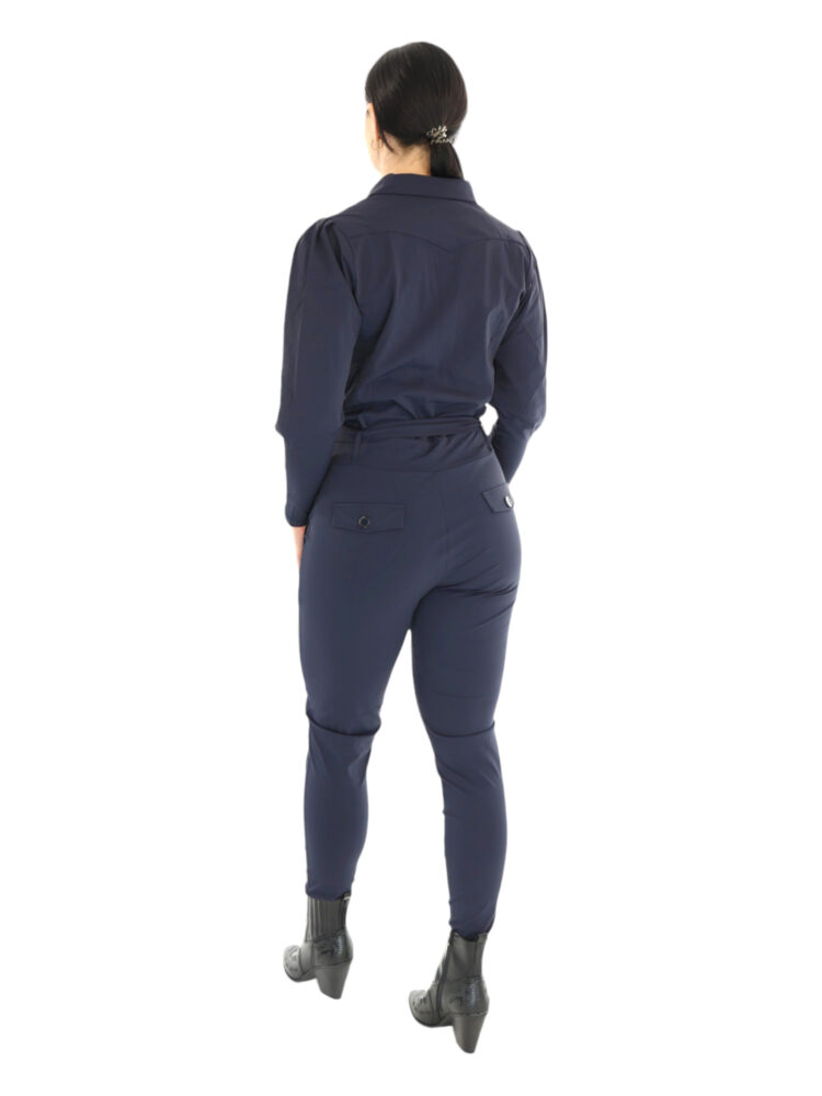 donker-blauwe-travelstof-jumpsuit-van-Mi-Piace-202349