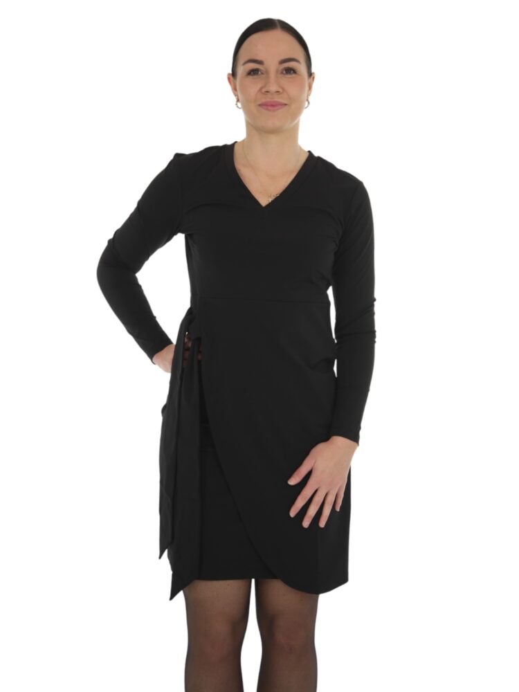 mi-piace-travelstof-jurk-in-het-zwart-202372