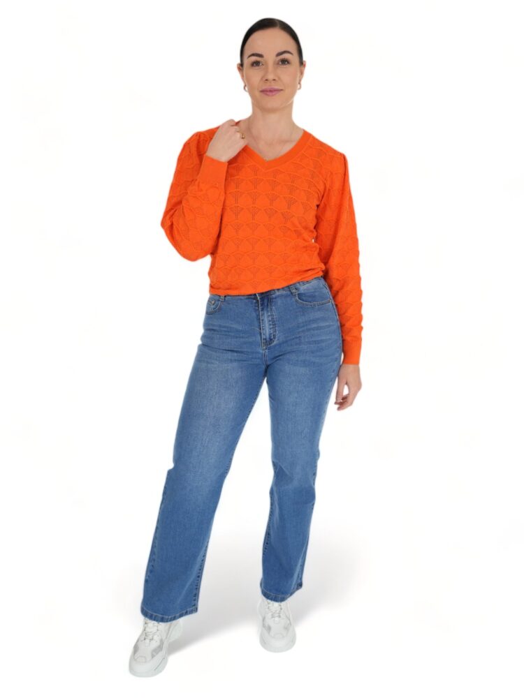Oranje-gehaakte-trui-met-pofmouwen-en-V-hals-van-Mi-Piace-202411
