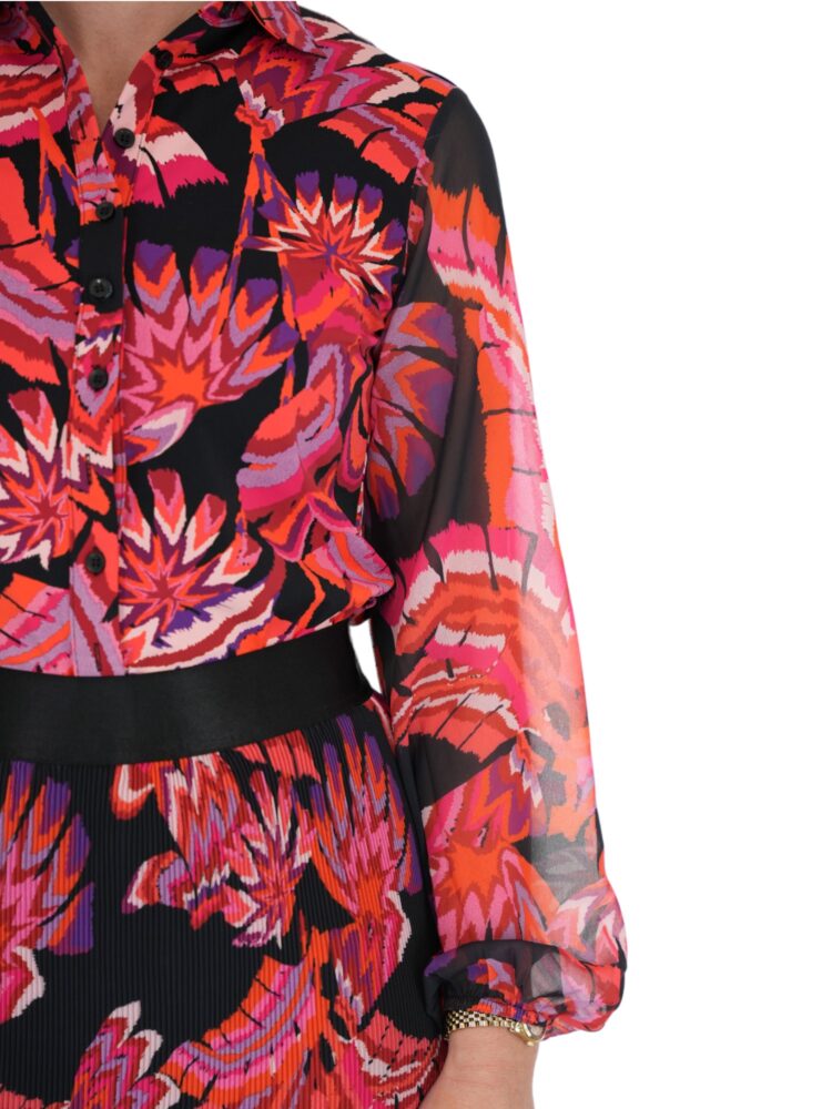 blouse-van-mi-piace-van-travelstof-met-polyester-mouwen-en-tropical-multicolor-print.jpg