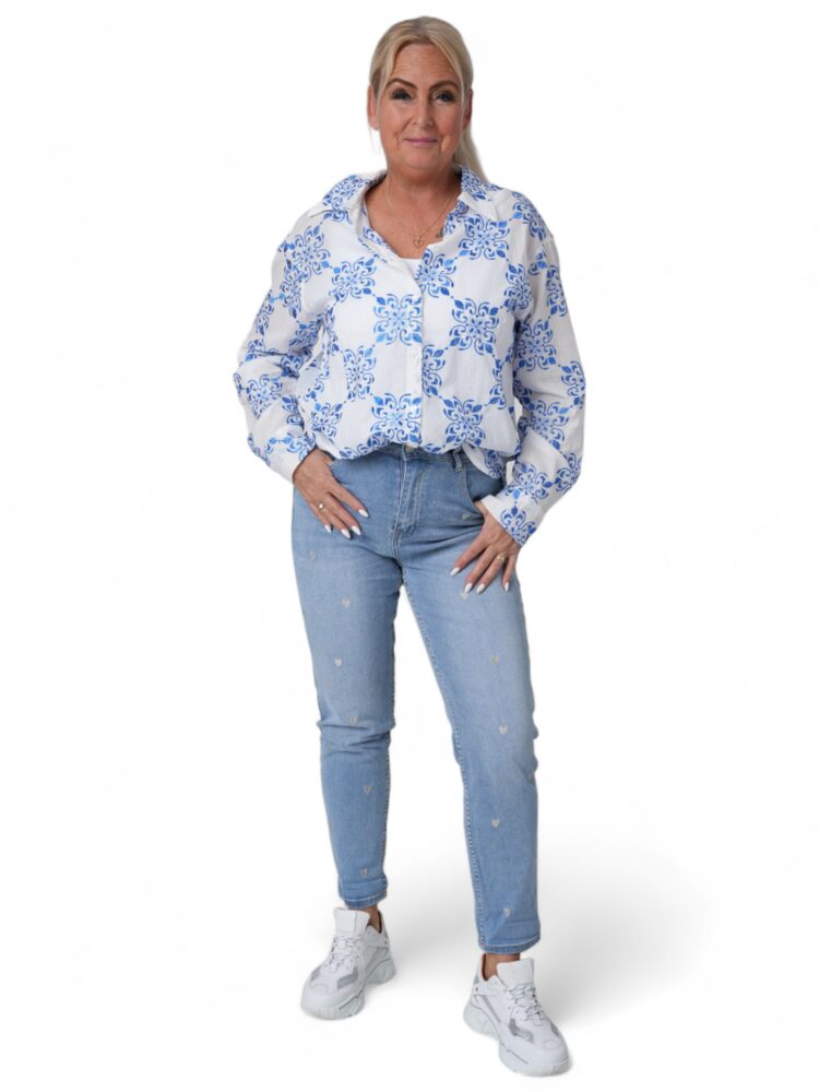 geborduurd-blouse-wit-blauw-bloem