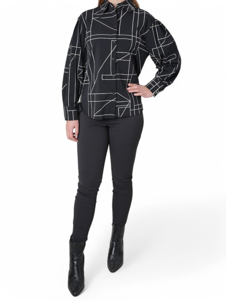 202524-geomatric-zwart-blouse